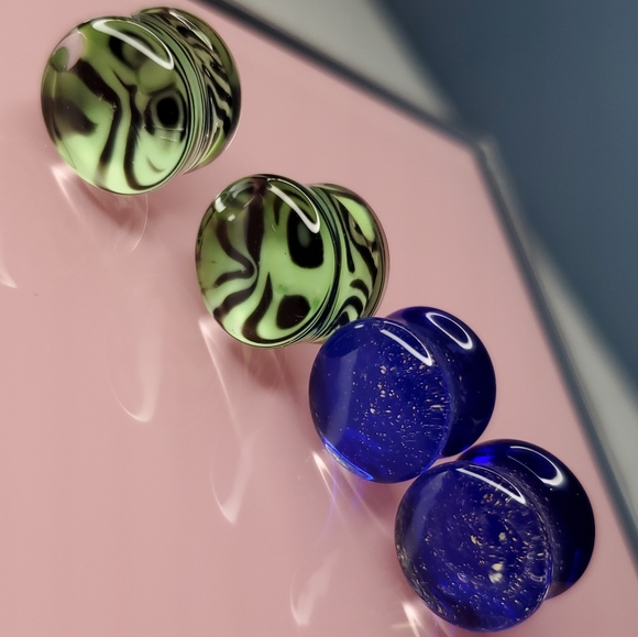 Set of Glass Plugs - Picture 5 of 14